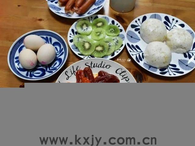 两口子的早餐不将就，家常做法，营养又好吃，每天坚持在家吃早餐
                
                 
    (图1)
