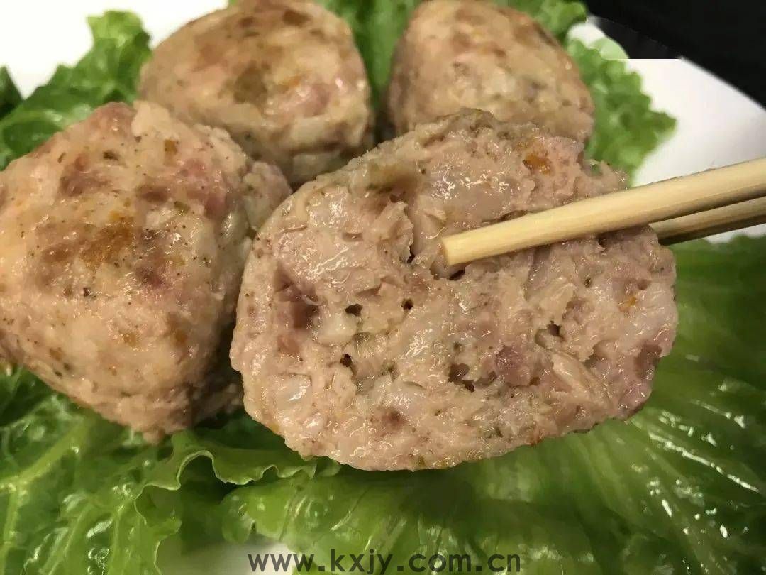 汤鲜味美的正宗扬州狮子头，拌饭吃也太香！
                
                 
    (图2)