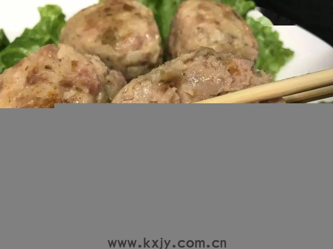 汤鲜味美的正宗扬州狮子头，拌饭吃也太香！
                
                 
    (图2)