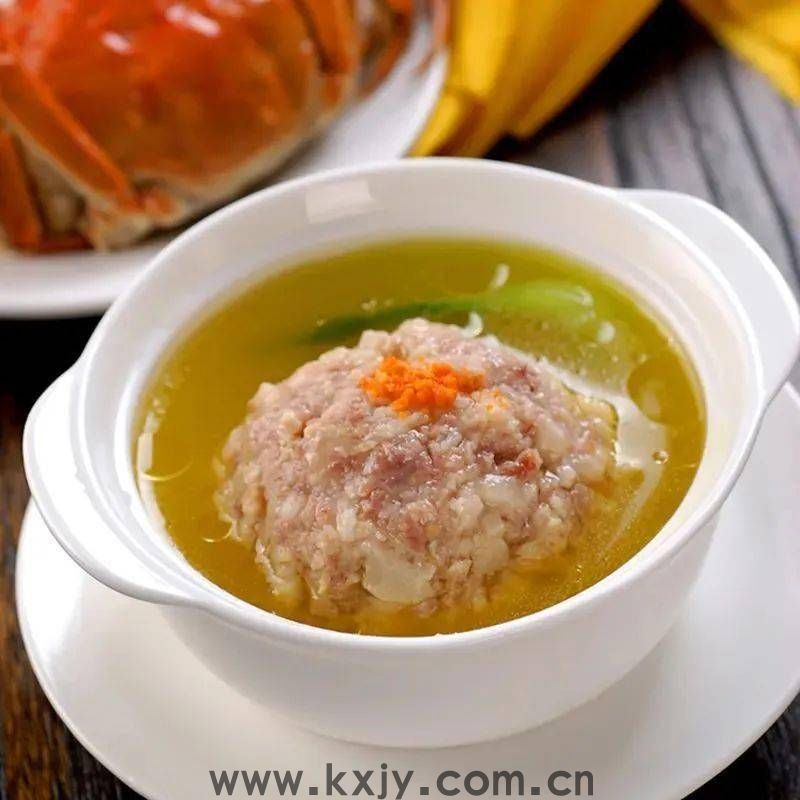 汤鲜味美的正宗扬州狮子头，拌饭吃也太香！
                
                 
    (图4)