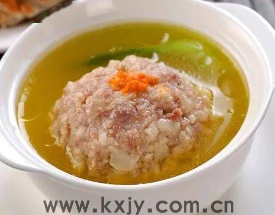 汤鲜味美的正宗扬州狮子头，拌饭吃也太香！
                
                 
    (图6)