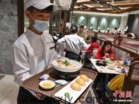 【寻味中华】广府饮茶：“一盅两件”遍尝岭南情
                
                 
    (图2)
