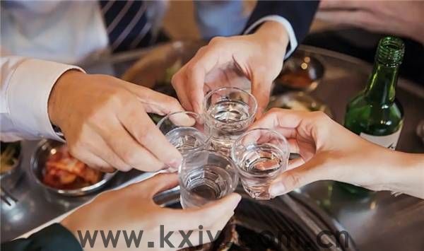 一般家庭待客用什么白酒？几款好喝不贵的平民白酒(图2)