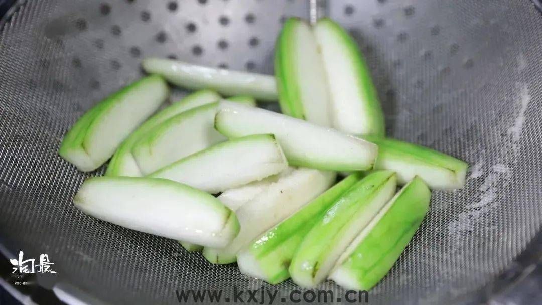 你还在用丝瓜炒蛋?换个搭配鲜出新高度(图21) 你还在用丝瓜炒蛋?换个搭配鲜出新高度(图21)