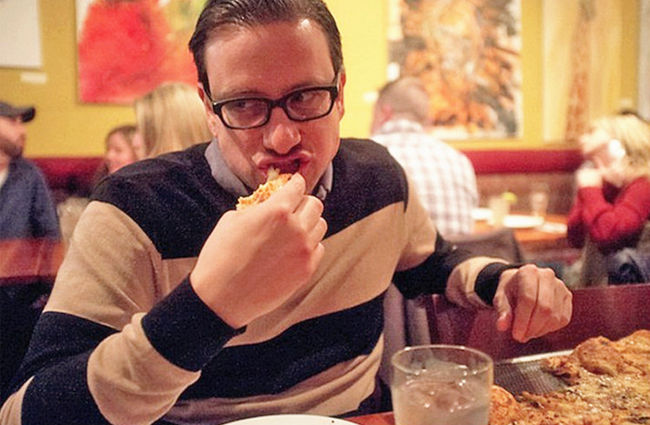 老外大叔25年每天吃披萨,吃喜爱的食物死亡也很幸福(图1) 老外大叔25年每天吃披萨,吃喜爱的食物死亡也很幸福--置顶表情